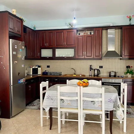 Dom wakacyjny Xhoni's House *